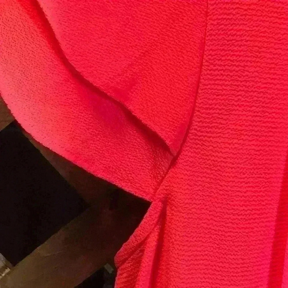 A Limited coral top.Size small. - Picture 3 of 5